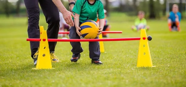 Zeus辟谣网传结婚生子传闻：希望能尽快结束此事，律师：大连工大女生申诉或可撤销被开除学籍处分