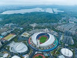 全国70多名滑雪爱好者亚布力挑战“亚洲最陡”野雪赛道